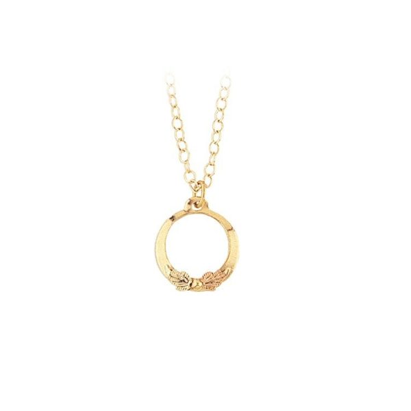 Dainty Wreath Pendant